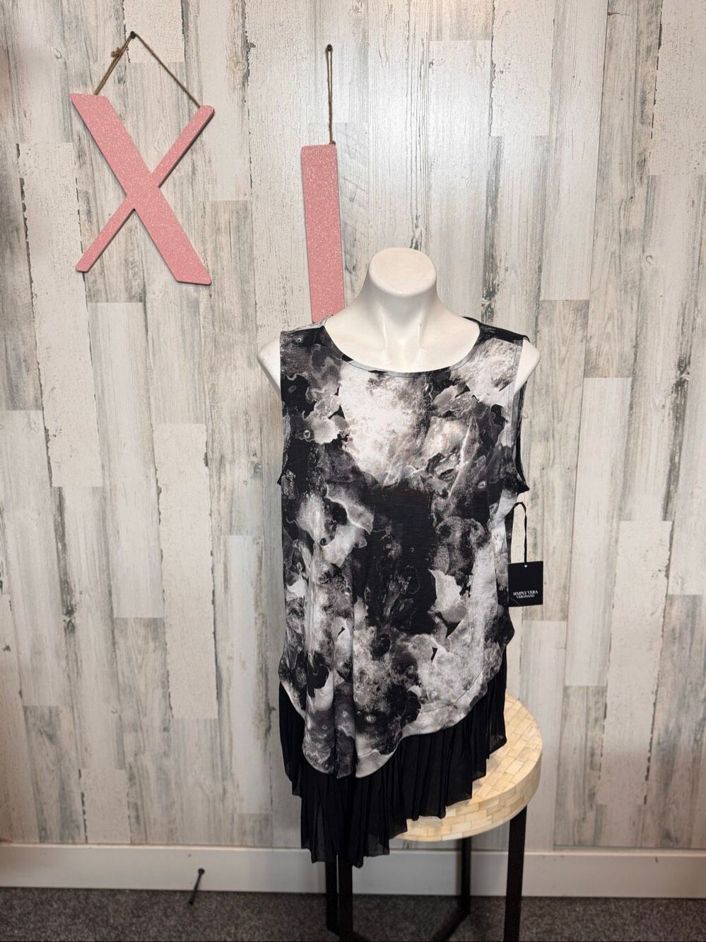 Simply Vera Vera Wang Black White Abstract Sleeveless Pleated Tunic Tank XL